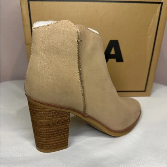 MIA Beige Ankle Booties new in box - Picture 2 of 3